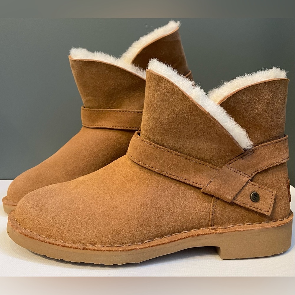 UGG Australia Chestnut Zariyah Ankle Water Repellent Boots/Booties size 8